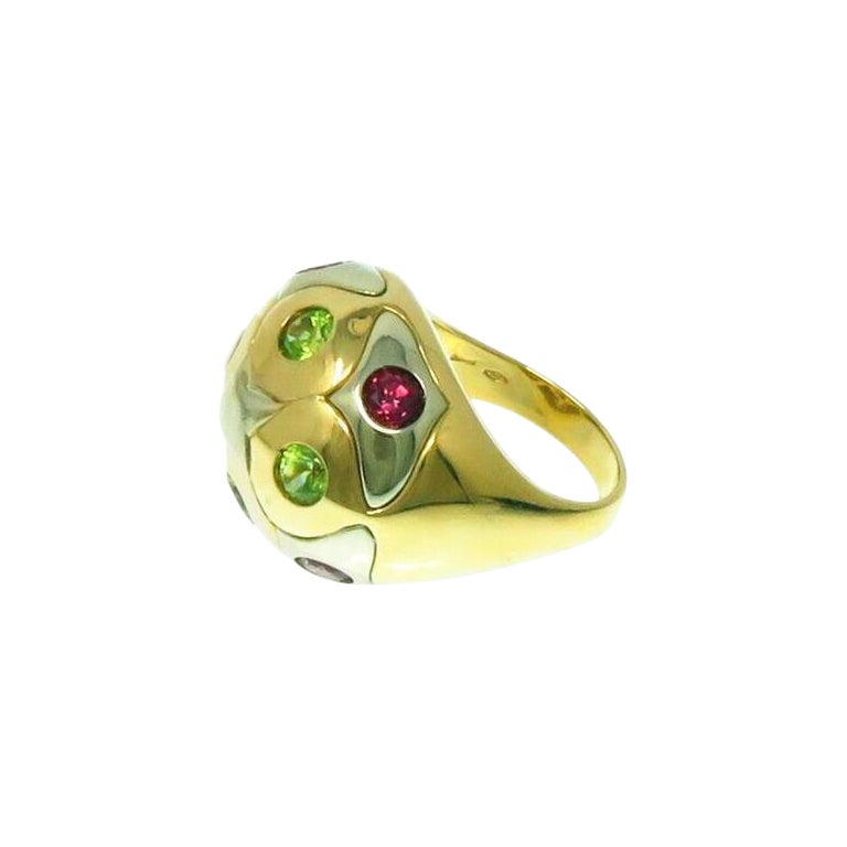 Experience the elegance of Bvlgari with this stunning 750 gold ring. Featuring a 20mm wide top and a versatile size 6.5 (adjustable to fit), this exquisite piece weighs a substantial 16.3 grams. Indulge in timeless luxury and sophistication with