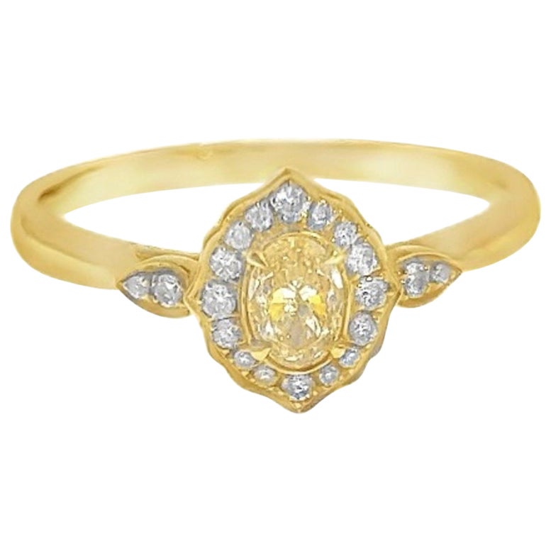 18K Yellow Gold Fancy Yellow Diamond Classic Ring with Diamonds