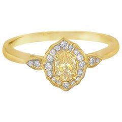 Anillo Clásico con Diamantes en Oro Amarillo de 18 K