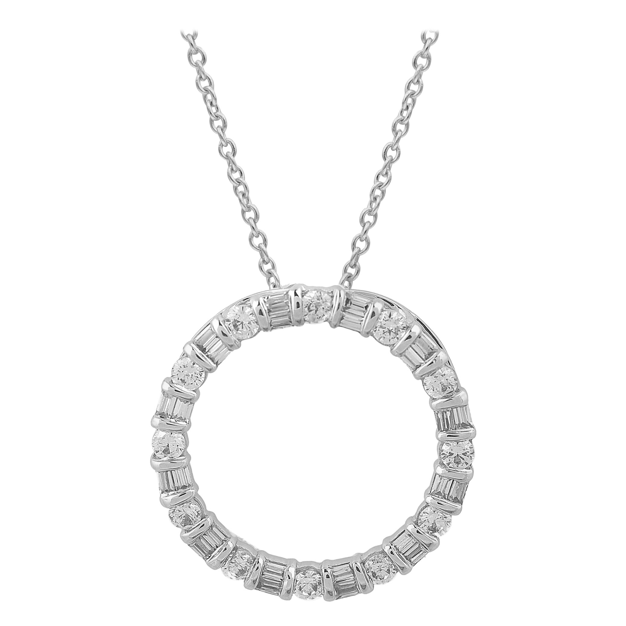 TJD Ciondolo a cerchio aperto in oro bianco 14K con diamanti tondi e baguette alternati da 1,0 CT