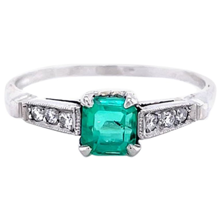 0.65 carat Columbian emerald and diamond platinum engagement ring. For Sale