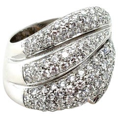 Anillo cruzado de diamantes pavé David Morris de oro blanco de 18 quilates