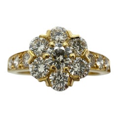 Van Cleef & Arpels, rare bague fleur en or jaune 18 carats avec diamants