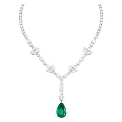 Esmeralda verde de 12 quilates certificada GRS  Pera Cortada Aceite Menor  Collar de diamantes