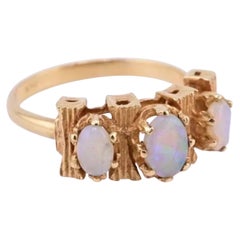 14K Yellow Gold Vintage Gorgeous Opal Ring