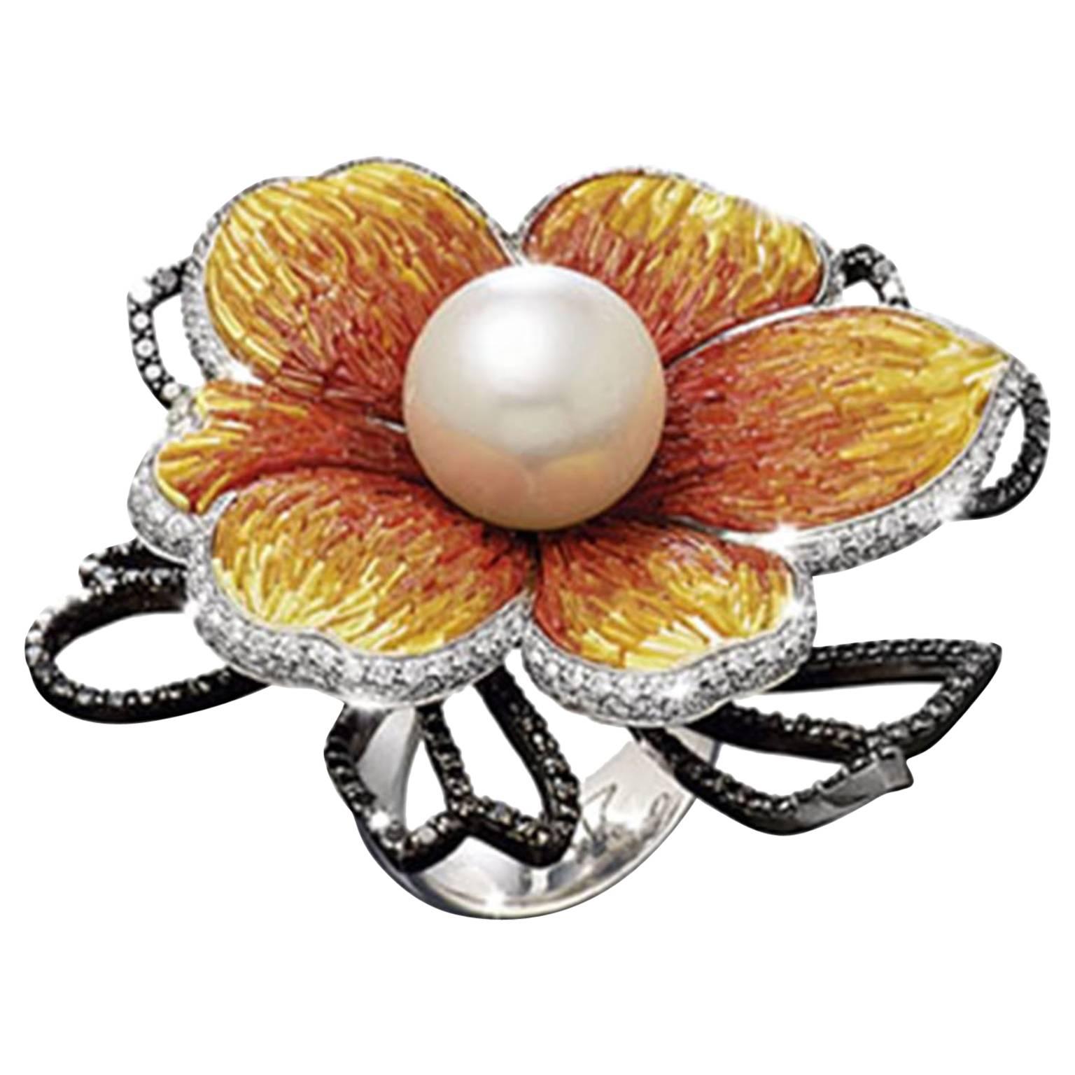 Bague élégante en or blanc, diamants blancs et noirs, perles et Nanomosaïque décorée à la main
