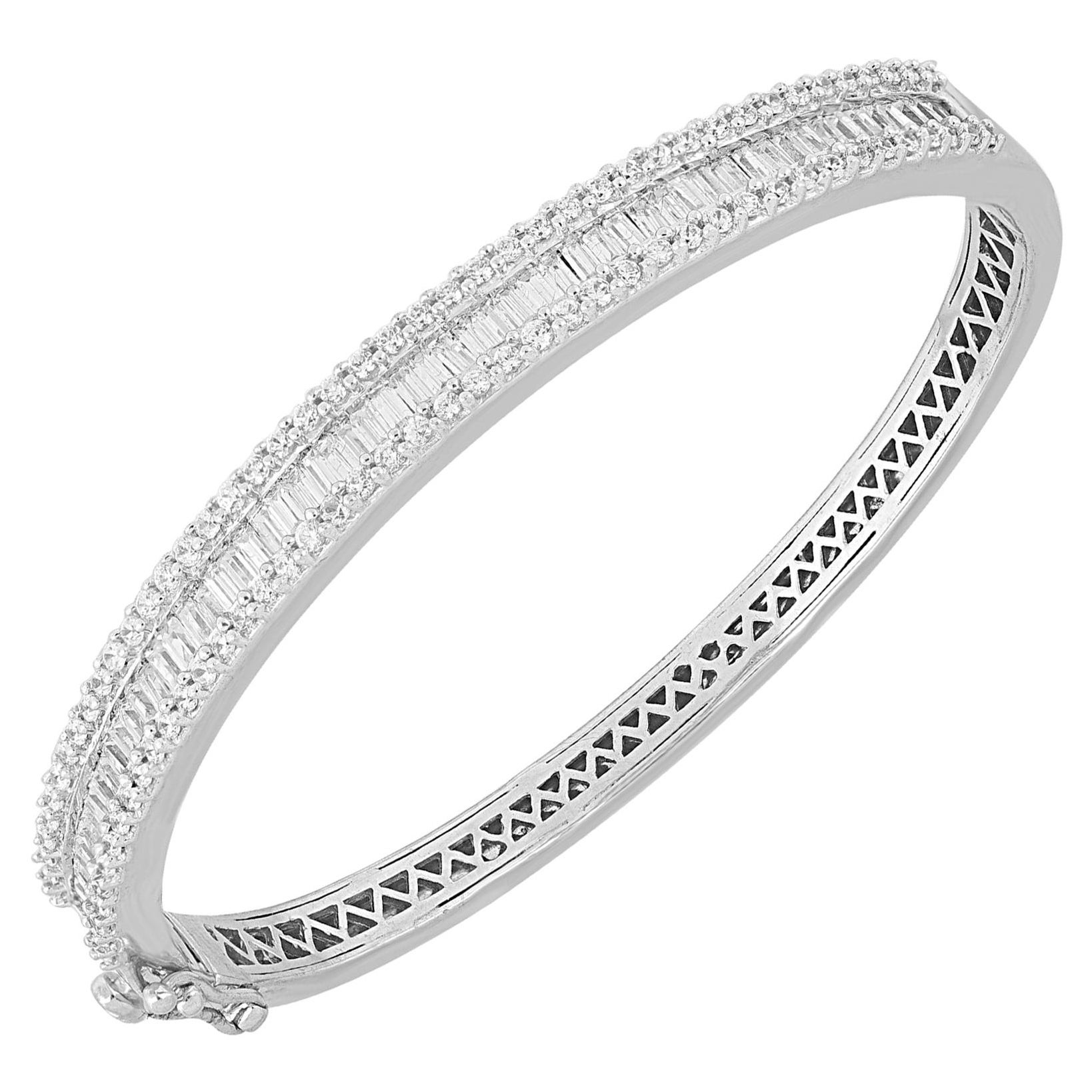 Bracelet jonc créateur en or blanc 18 carats avec diamants ronds et baguettes TJD 3,0 carats