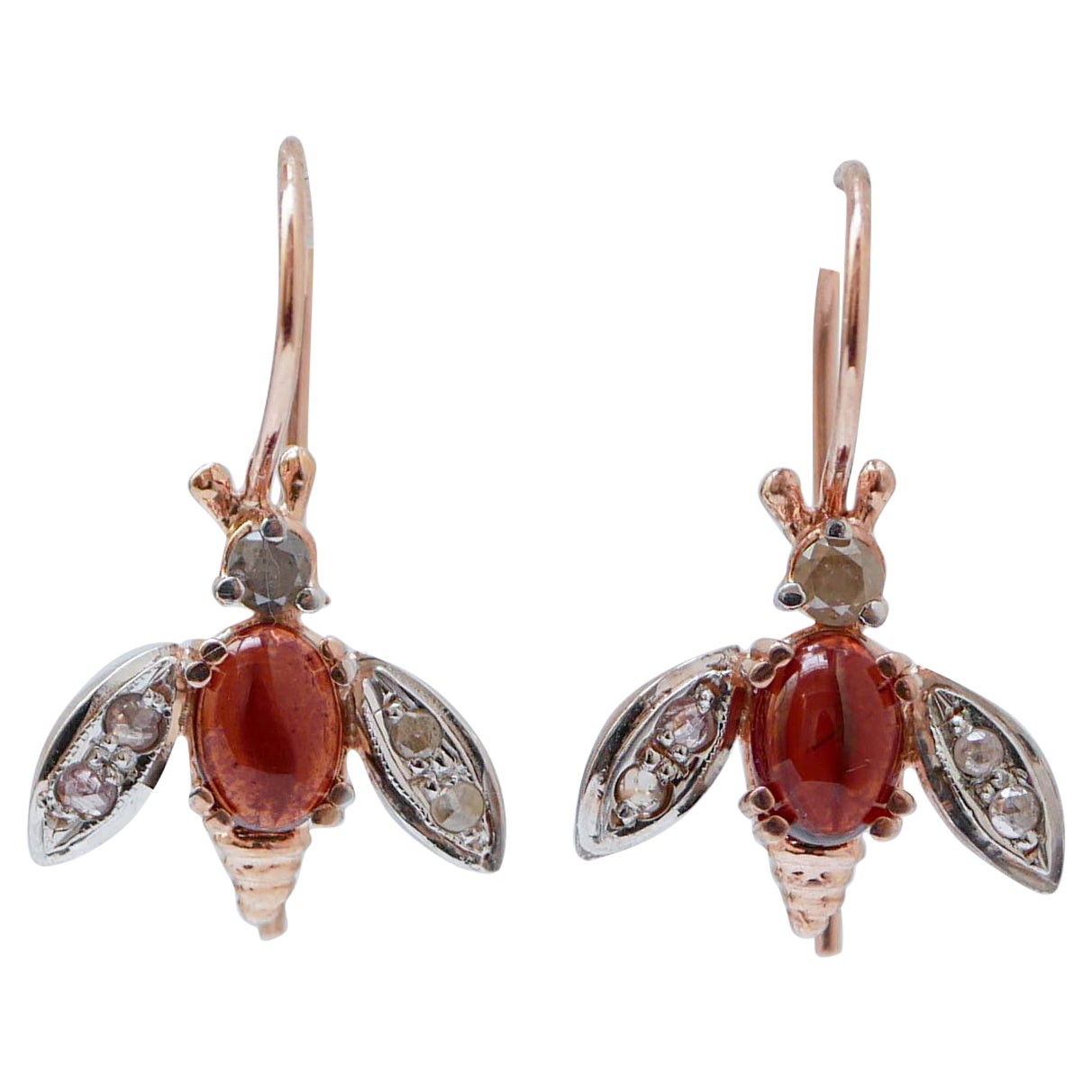 Ohrringe in Fliegenform mit Granaten, Diamanten, Roségold und Silber. im Angebot