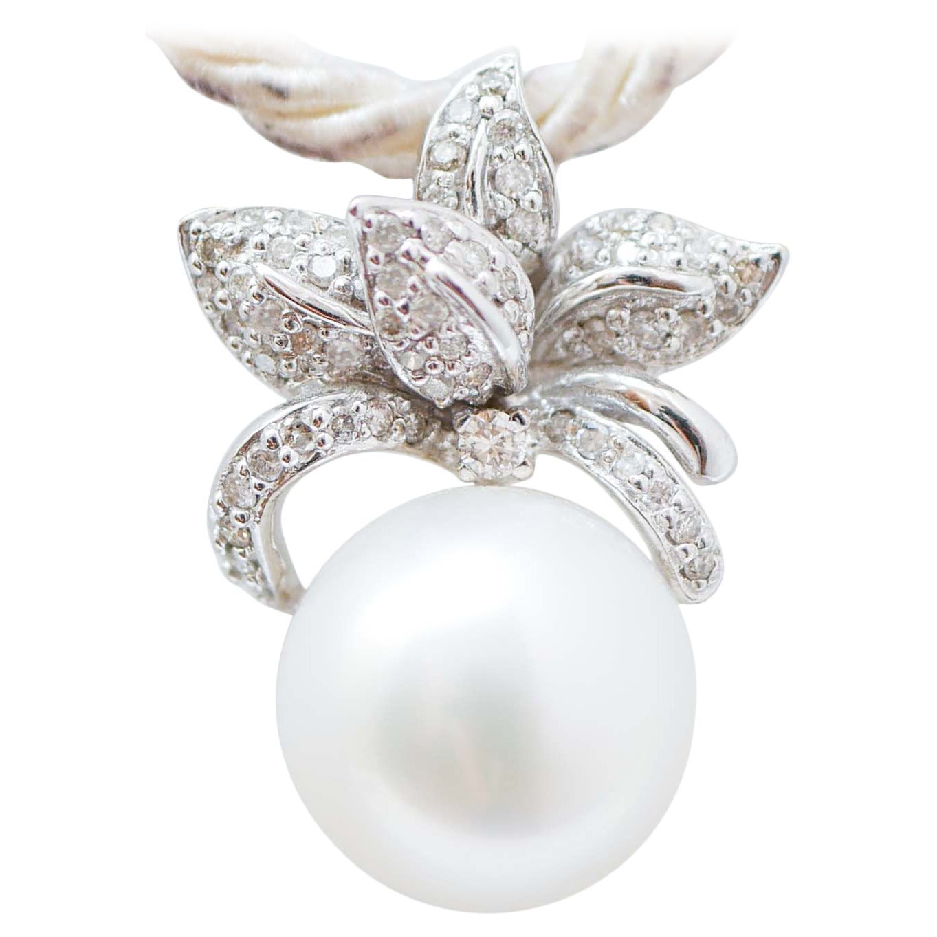 12. 5 Mm Perla, Diamantes, Collar Colgante Oro Blanco 18 Kilates.