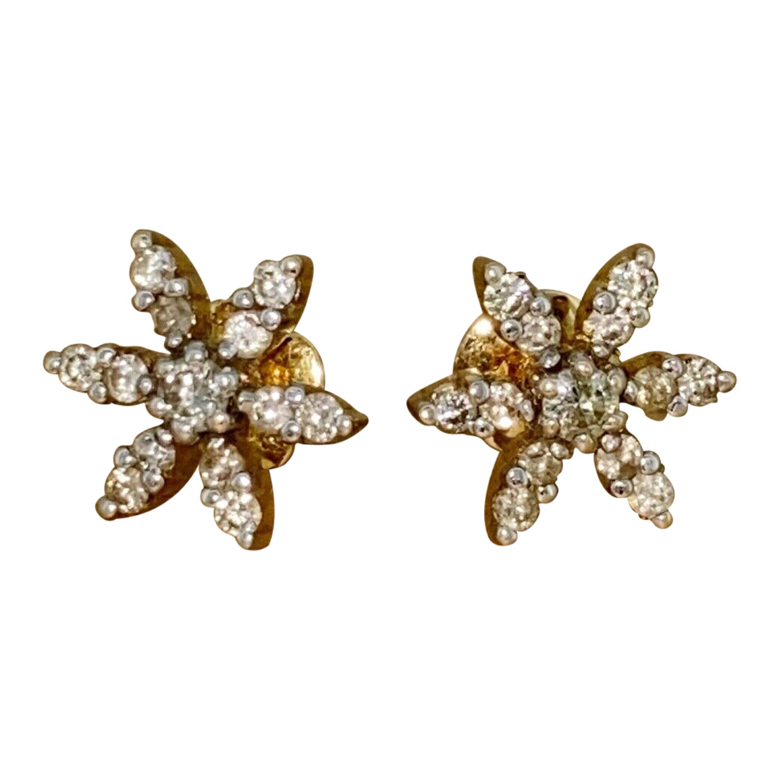 Designed as a striking star / 6-petal flower, 
each set with 13 natural diamonds 
of J colour, SI clarity 
totalling to over 0.70ct 
mounted in 18K yellow gold 

Total item's weight: 4.4gr. 

Completed by threaded posts & 
secure & solid butterflies