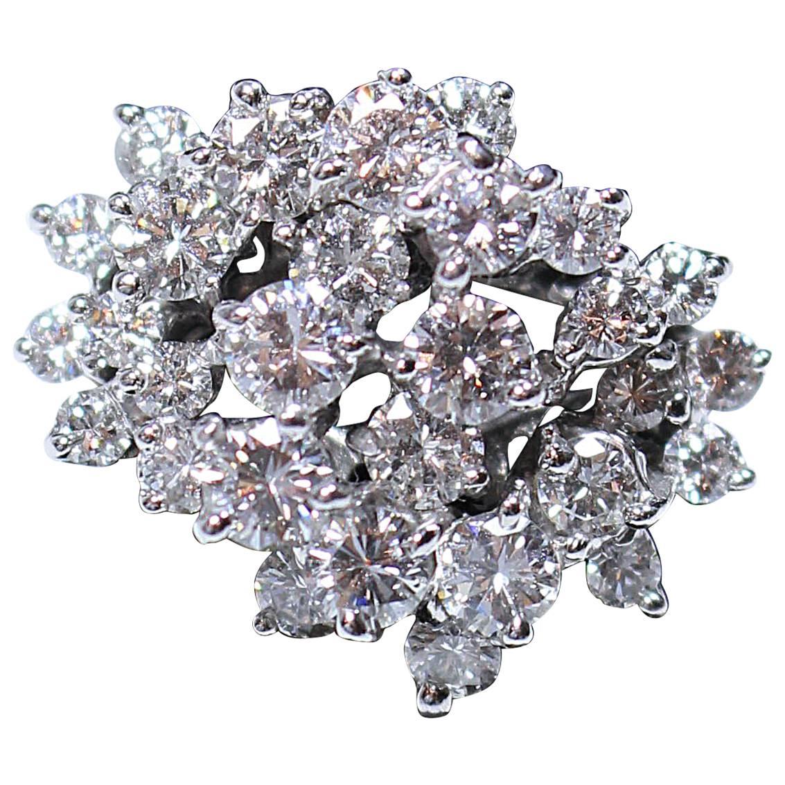 Cascade 3,0 Karat Diamanten Gold Cluster-Ring im Angebot