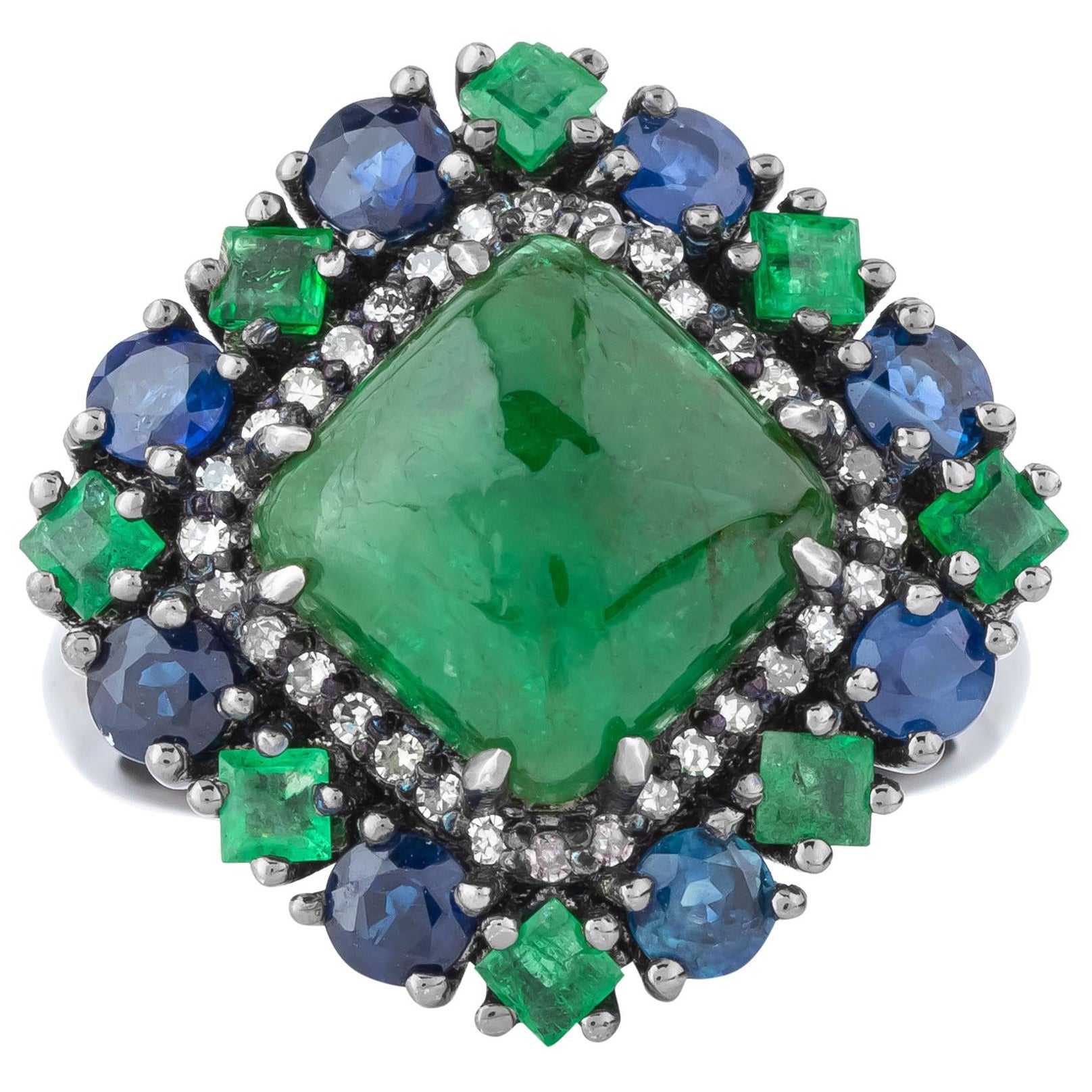 Anillo de cóctel de diamantes, esmeraldas y zafiros de 6.2 quilates en venta