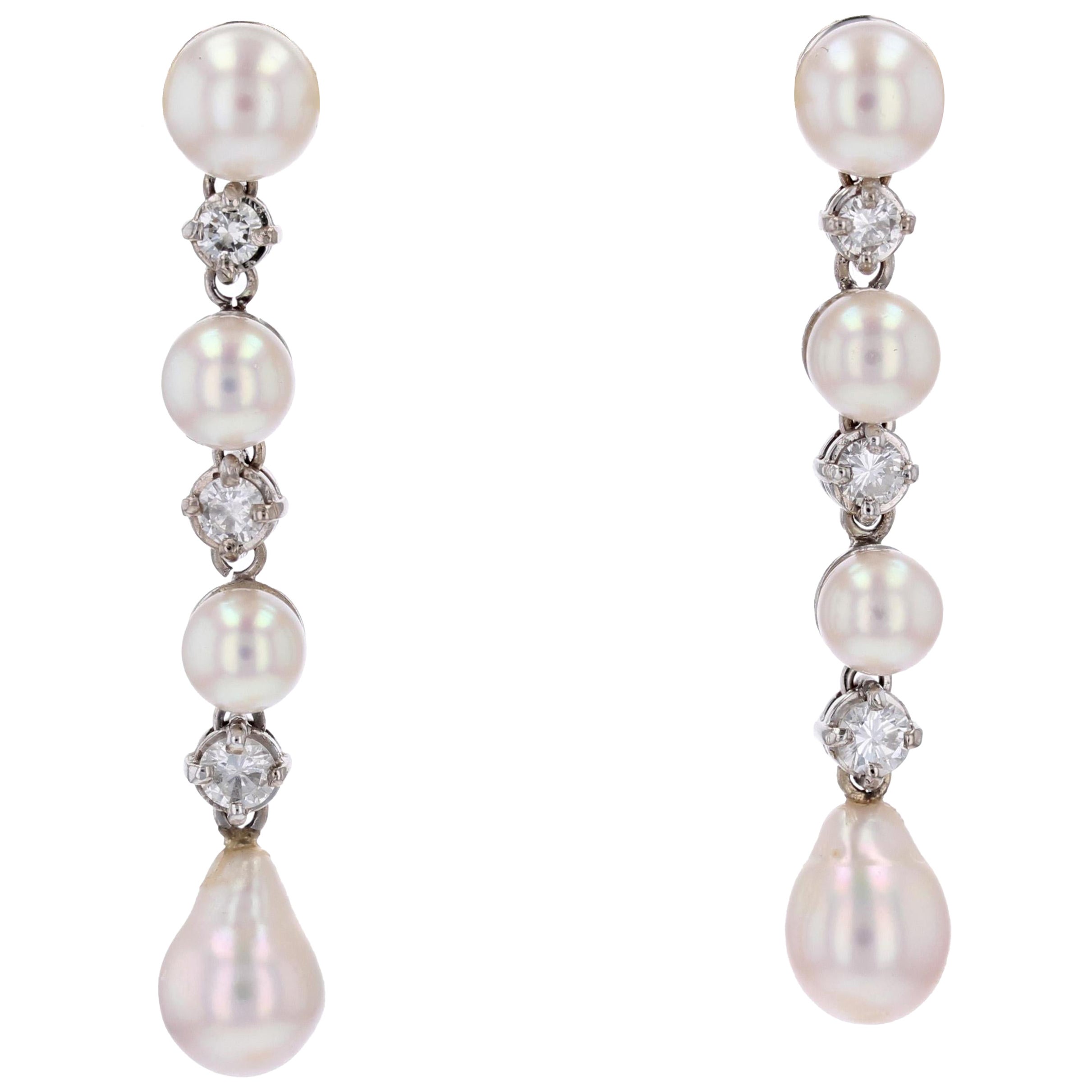 Pendientes colgantes de oro blanco de 18 quilates con perlas cultivadas de los años 70