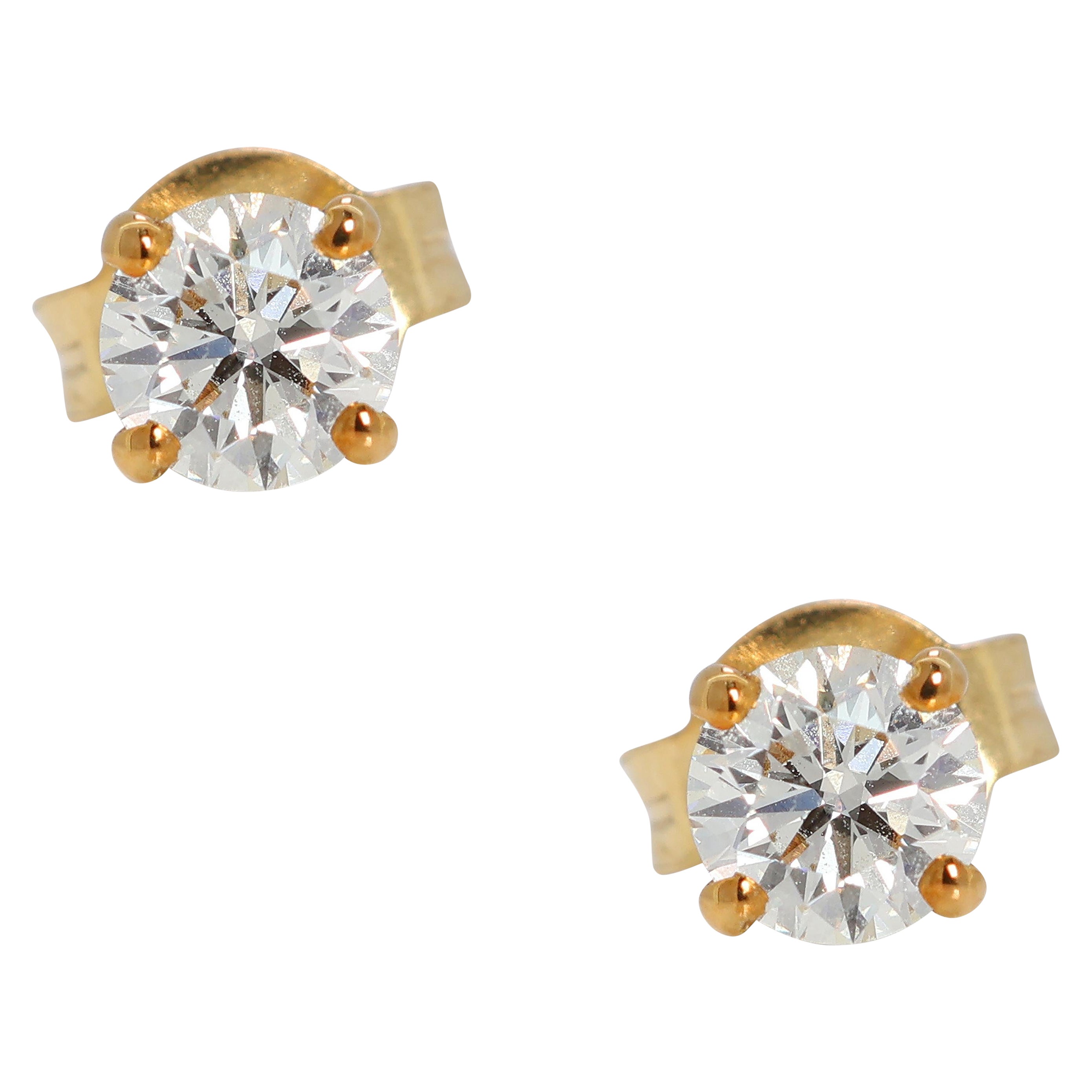 Boucles d'oreilles classiques en or jaune 18 carats avec AIG et diamant naturel de 0,80 ct en vente