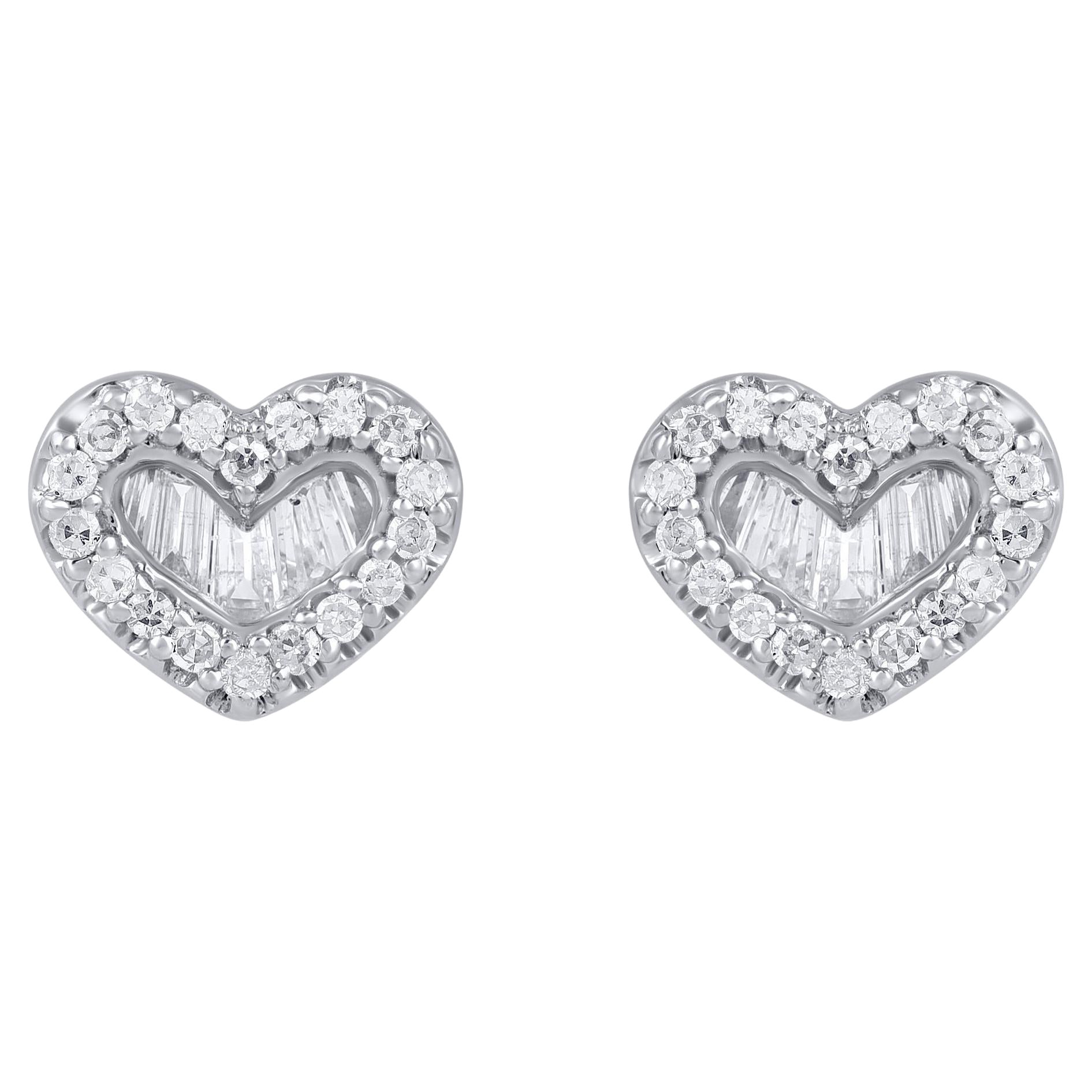 TJD Orecchini a cuore in oro bianco 14KT con diamanti tondi e baguette da 0,33 carati