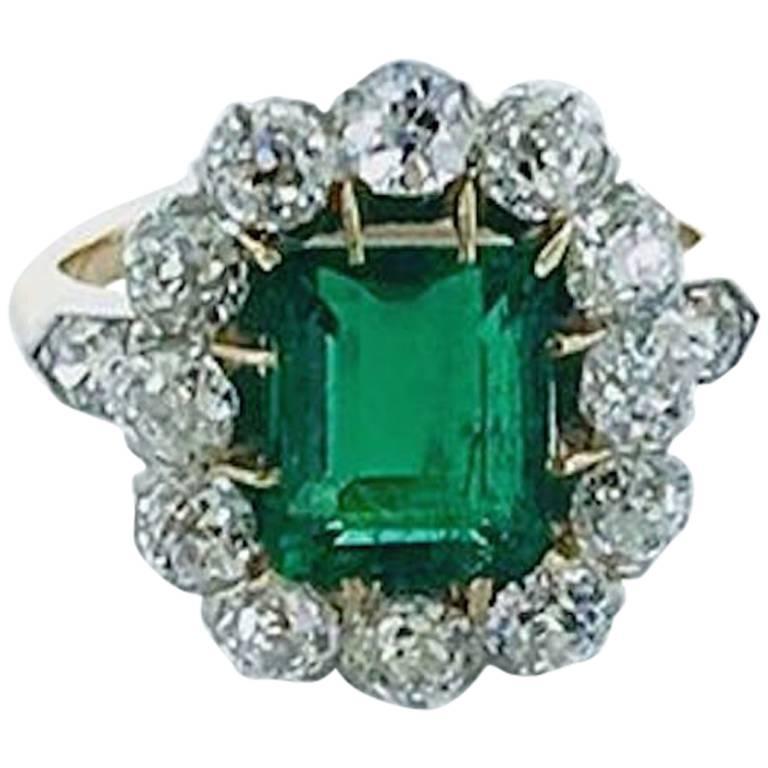This cluster ring is amazingly elegant! The Old-mine cut diamonds surround the Colombian Emerald of 2.80 carats. Platinum and yellow gold 18k 750 mounting.
XIXth Century.

Gross weight: 5.79 grams.

The Emerald is accompanied by a Grs Swiss