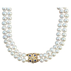 Lussuosa collana di perle in oro 18 carati con splendida chiusura in zaffiro