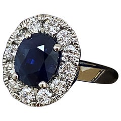 Ring aus 18 Karat Weißgold mit 2,75 Karat natürlichem Saphir und Diamant. Wert in Höhe von10950 $.