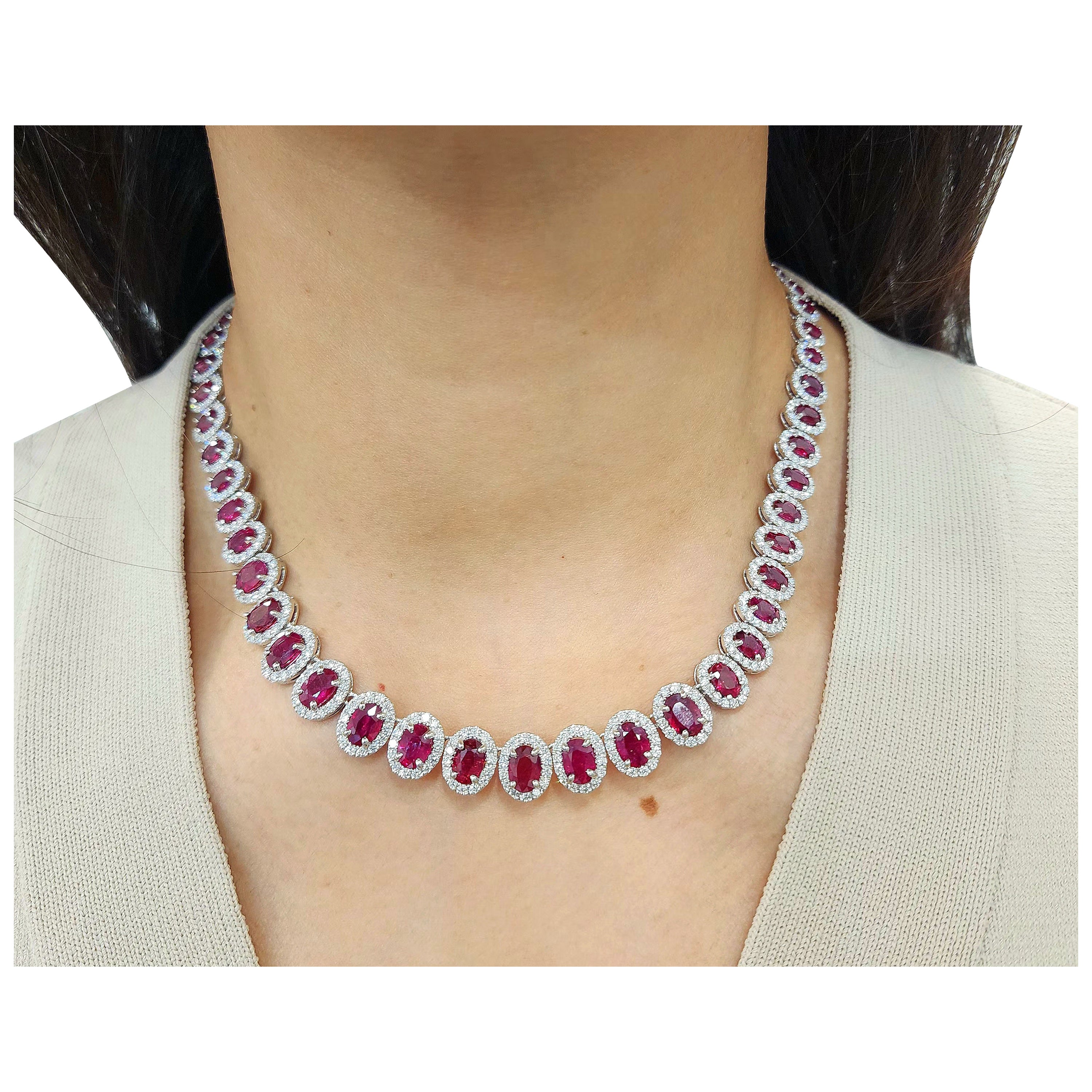 Collier de 39,18 ct de rubis naturel et de diamants en vente