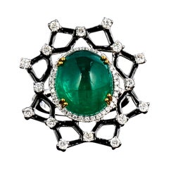 Cabujón de Esmeralda Certificado de 11,07 Quilates y Diamante con Esmalte Oro Blanco de 18 K