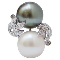 Perla di Tahiti, perla bianca, diamanti, anello di platino.