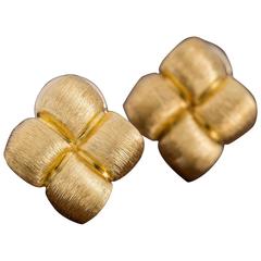 Henry Dunay textured gold earrings