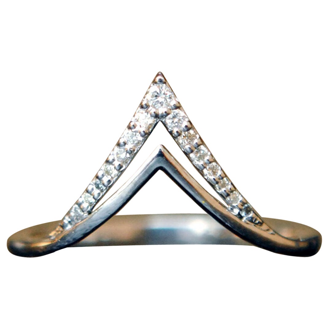 14k Solid Gold Ring Deep Chevron V Diamond Ring Minimalist Jewelry Band For Her. For Sale