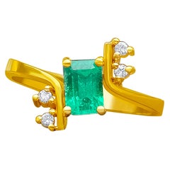 0.72 Carat Natural Colombian Emerald and Natural Diamond Ring in 18k Solid Gold