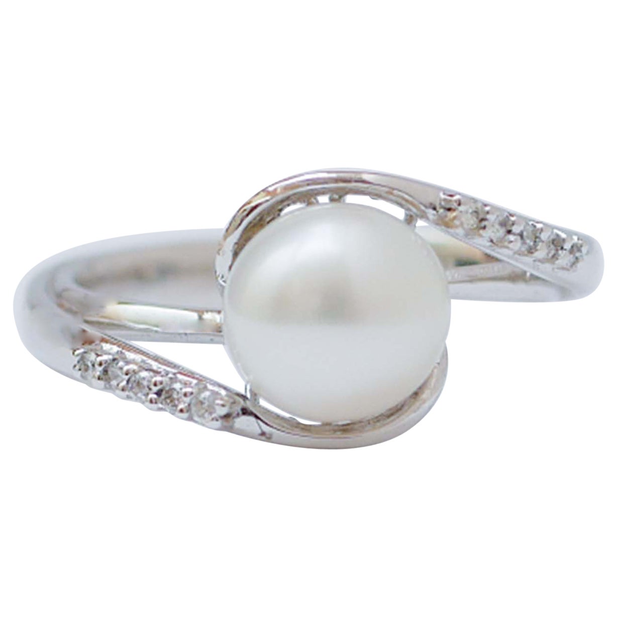 Pearl, Diamonds, 18 Karat White Gold Ring.