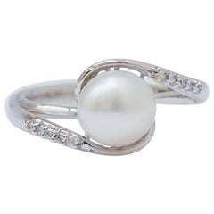 Perle, diamants, bague en or blanc 18 carats.