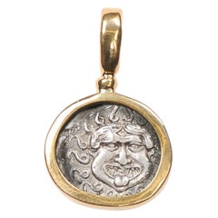Dracma de plata--Gorgoneion con adornos de oro de 22 quilates