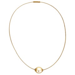 Collar de cadena de serpiente de oro amarillo de 18 quilates con perla dorada del mar del sur solitaria.