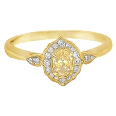 Anillo Clásico con Diamantes en Oro Amarillo de 18 K