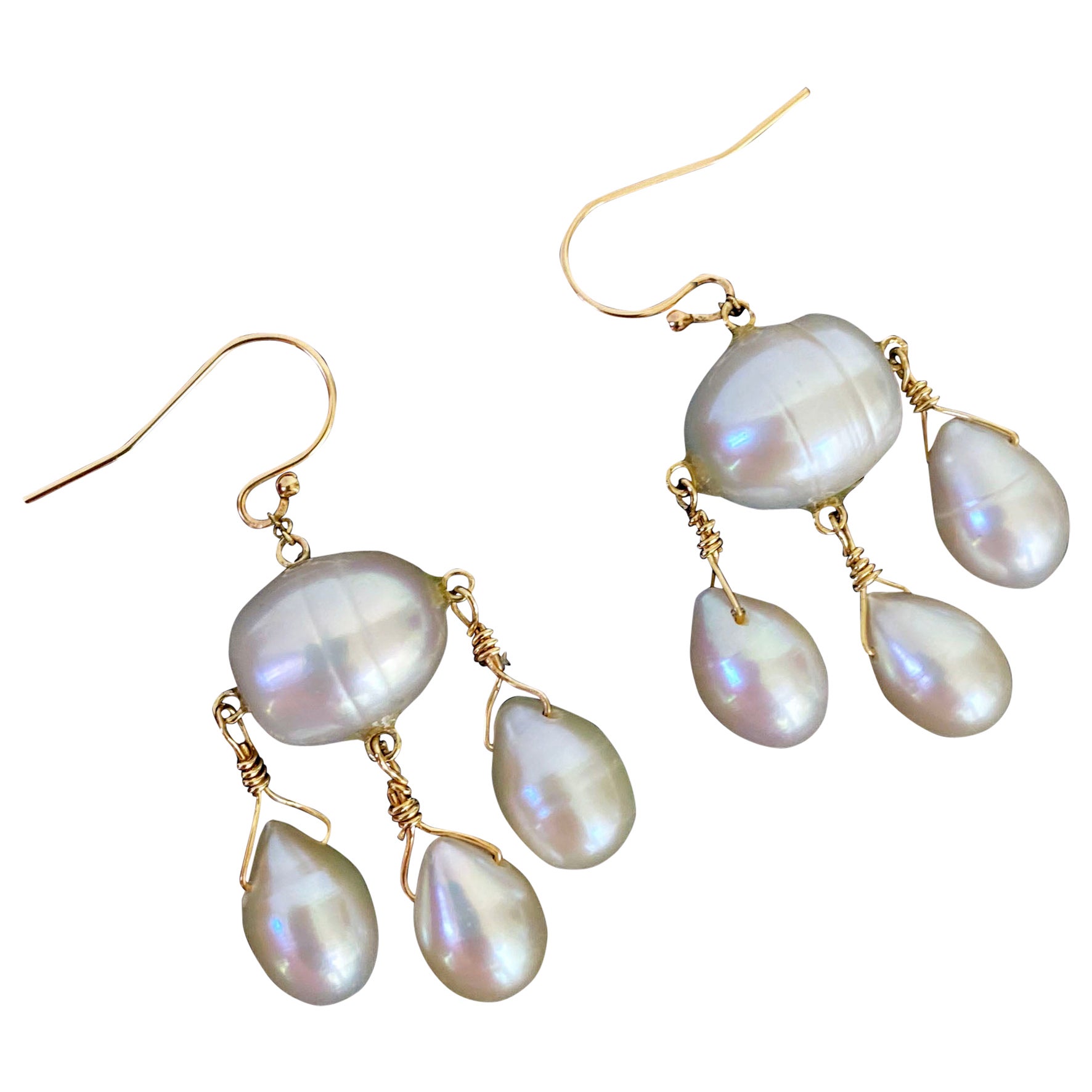 Marina J. Boucles d'oreilles chandelier en or jaune 14 carats et perles