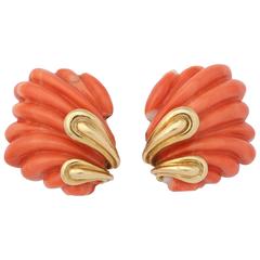 1970s Wander France Fluted Coral And Textured Gold Shell Design Earclips
