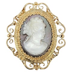 Antiguo broche / colgante de camafeo tallado en madreperla de oro amarillo de 14 quilates
