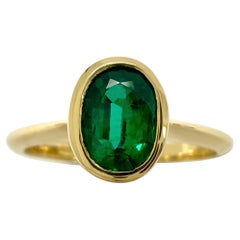 Esmeralda Verde Profunda Natural Talla Oval Anillo Solitario Bisel Rubover de Oro Amarillo de 18k