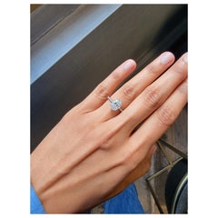 Issac Nussbaum Platin Verlobungsring mit 2,03 Karat ovalem Diamanten.