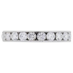 Tiffany & Co. Bague d'éternité en platine sertie de diamants naturels, en stock