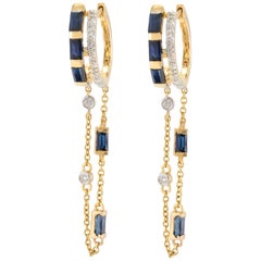 Pendientes de cadena colgantes únicos de zafiro azul y diamantes en oro amarillo de 14k