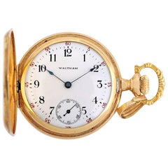 Vieille montre pendentif Waltham en or jaune pour femme