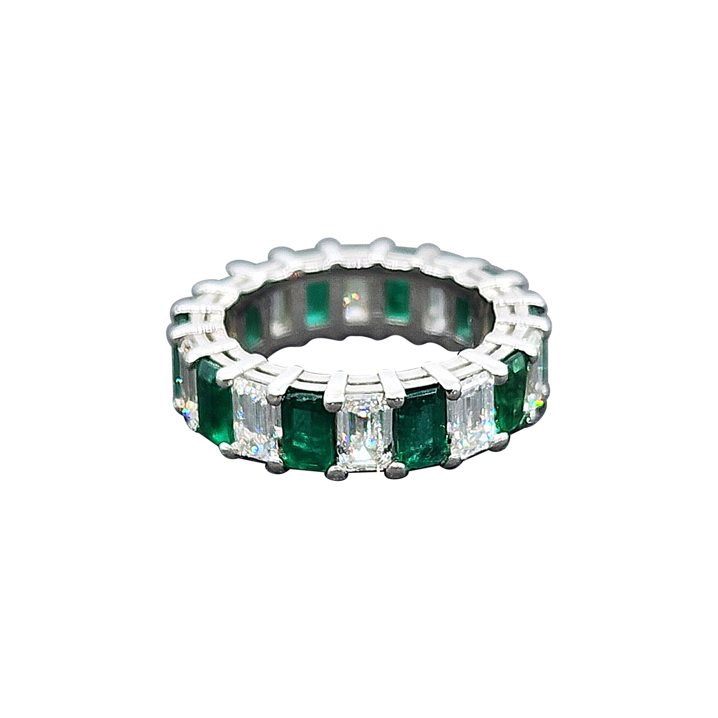 Esmeralda colombiana talla esmeralda de 6,03 ct y anillo de diamantes en venta
