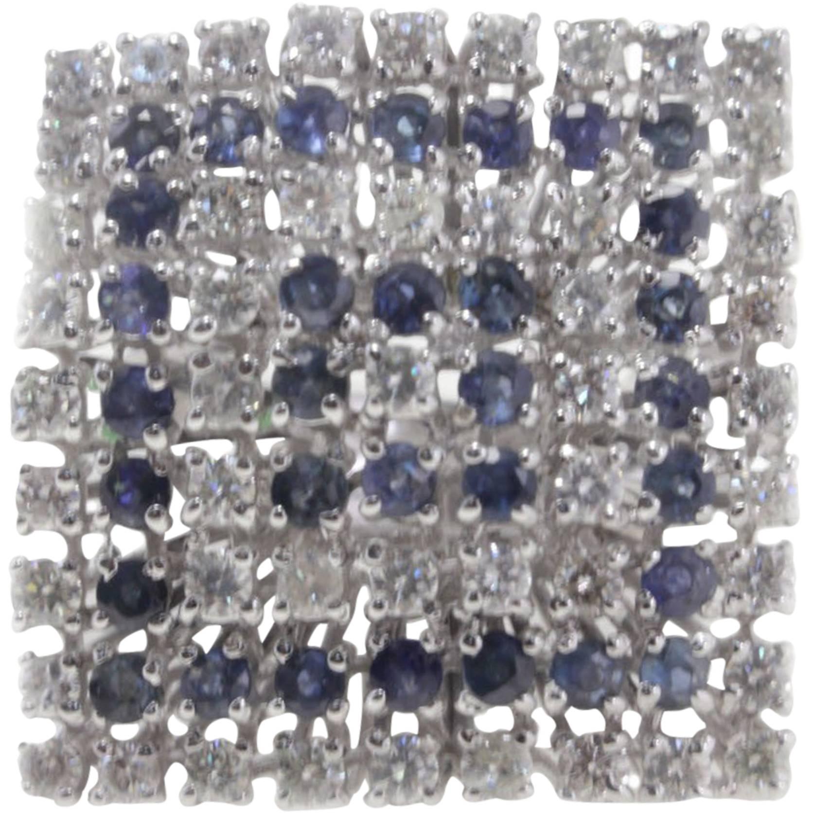  Pyramide aus blauen Saphiren und Diamanten Weißgold Cluster Mode Design Ring