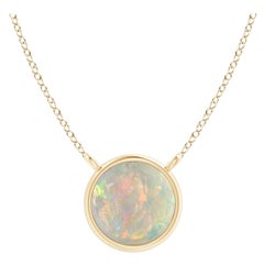 Collana con solitario di opale rotondo Nature incastonato in oro giallo 18 carati