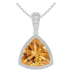 Pendentif trillion en platine avec citrine naturelle sertie sur le chaton de 1,4 carat