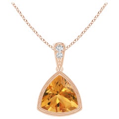 Ciondolo in oro rosa 14 carati con castone e trilione di citrino naturale.