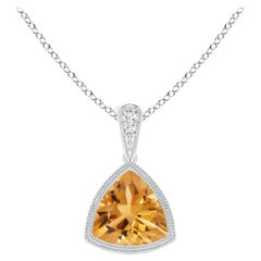Pendentif en or blanc 18 carats avec citrine trillion sertie sur chaton naturel et milgrain
