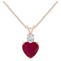 Ciondolo a forma di cuore con orecchio di rubino da 1,65 carati in oro rosa 14K