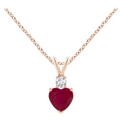 Colgante de oreja de conejo de rubí natural en forma de corazón en oro rosa de 18 quilates