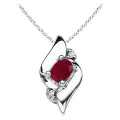 Colgante de Rubí Ovalado Estilo Concha Natural y Diamante en Platino